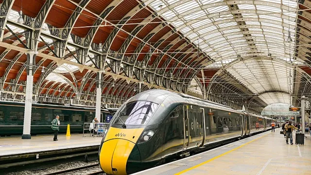 Новото чудо на Острова! Супербърз влак