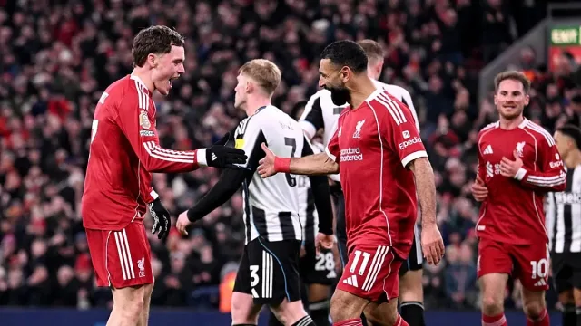 Ливърпул помете Нюкасъл на „Анфийлд“ и взриви Висшата лига