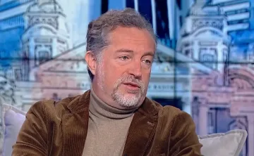 Иво Христов брани Радев, но удря по партиите