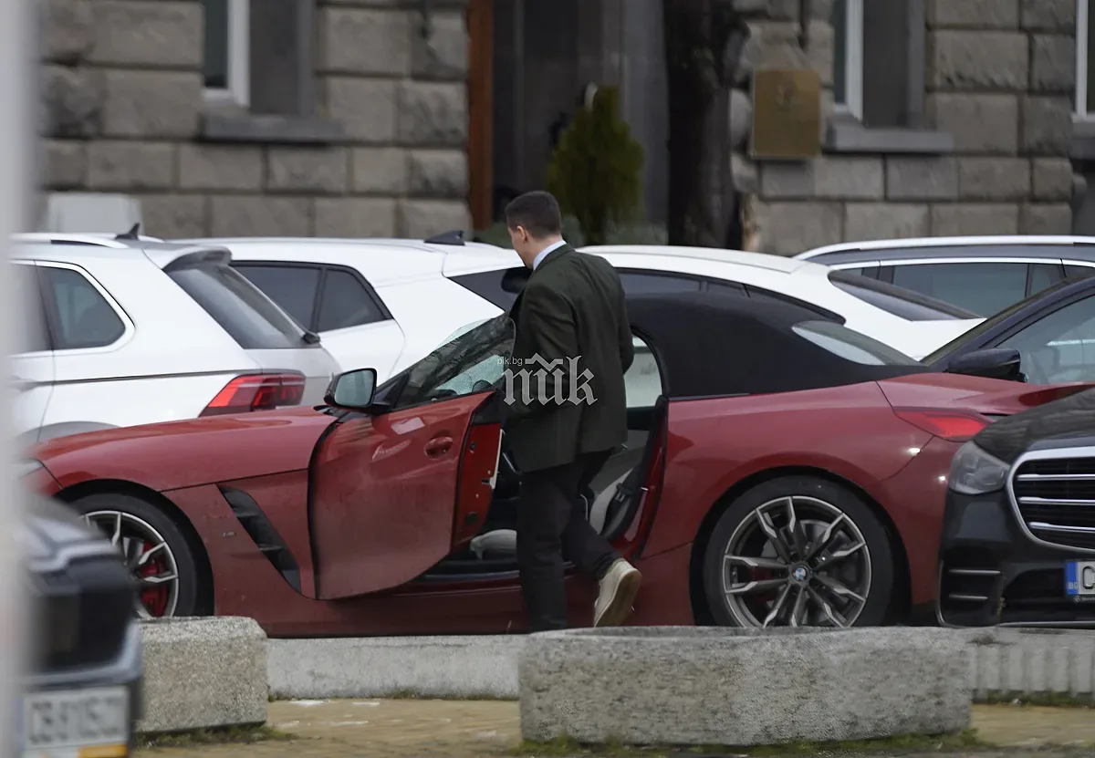 Божанков слезе от "Hello kitty", яхна спортен звяр СНИМКИ