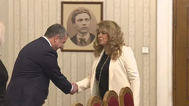 Йотова посрещна БСП (На живо)