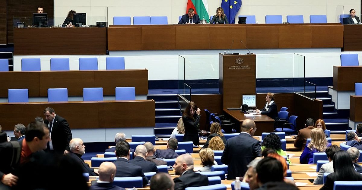 Сериозно разместване на политическата сцена. Нови възможности пред България