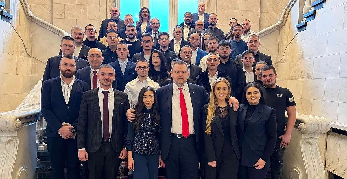 Пеевски разведе младежи от Варна в Музея на Сглобката