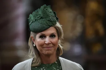 Тази кралица става войник