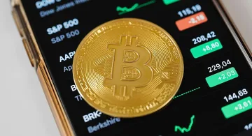 Криптошок! Биткойнът изтри 300 млрд. долара за ден