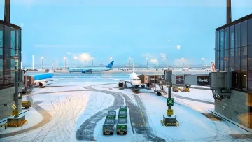 Леден дъжд затвори ключово европейско летище