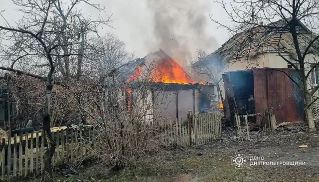 Нощен руски обстрел по Днепропетровска област рани дете