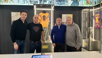 Чужди легенди на крака при Стоичков за юбилея му (СНИМКИ)