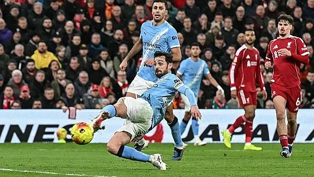 Спорна дузпа донесе победа на Ман Сити над Ливърпул