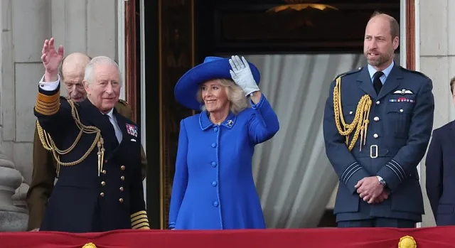 Трус в Бъкингам! Високо напрежение между Чарлз и Уилям