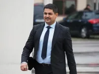 Радостин Василев прекали! Арогантност без край!