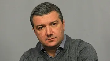 Драгомир Стойнев попиля Радостин Василев: Предизборен скеч!