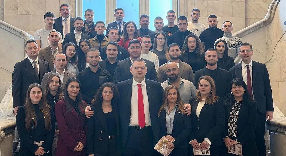 Пеевски се срещна с младежи от Хасково