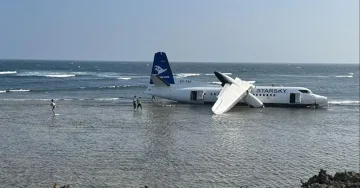 Чудо! Самолет падна в океана, всички оцеляха