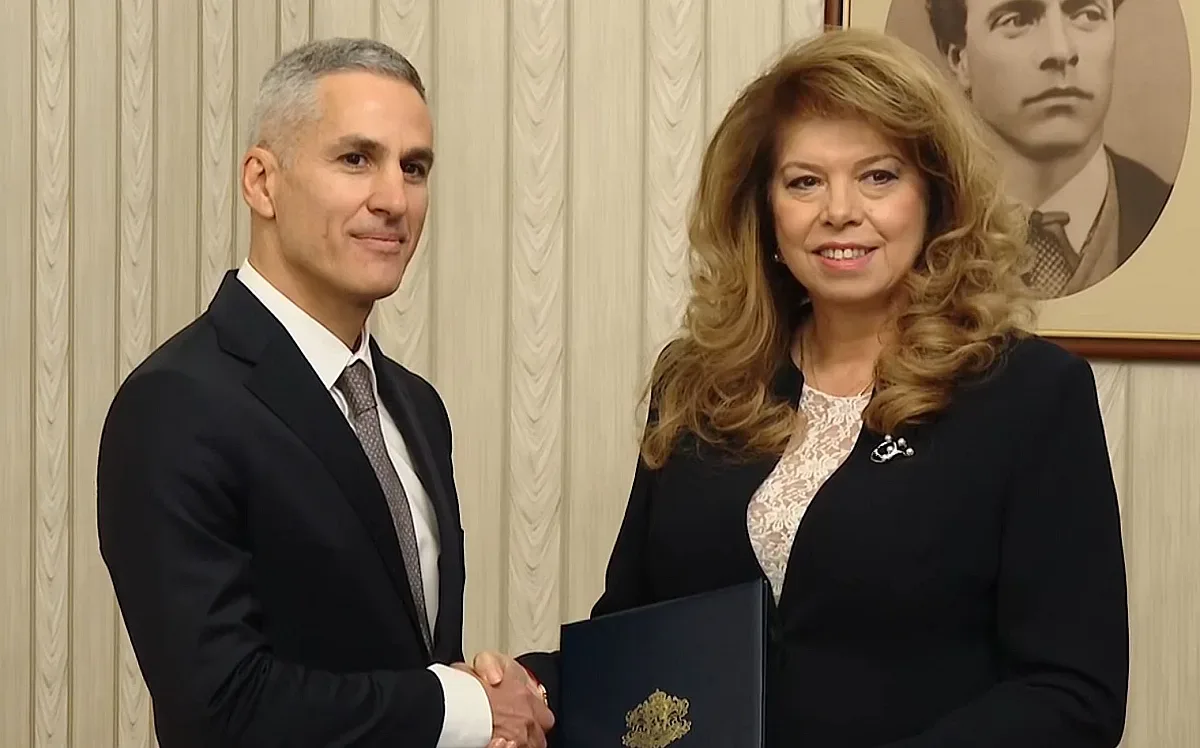 Йотова връчи мандат на Андрей Гюров, чака се кабинет