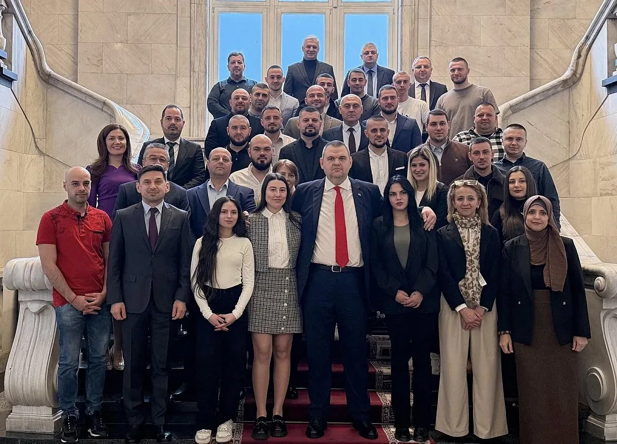 Пеевски се срещна с младежи от Смолян