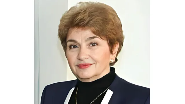 Дипломатът политик