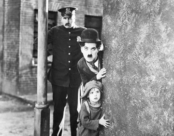 Синът на Чаплин с изненада у нас. Прави нещо запомнящо се