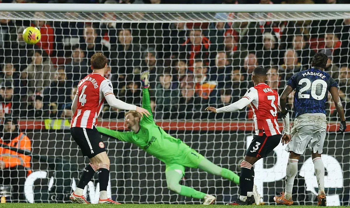 Арсенал оцеля в Брентфорд и запази върха