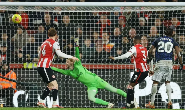 Арсенал оцеля в Брентфорд и запази върха