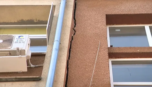 Класни стаи в София затворени, столова стана учебна стая