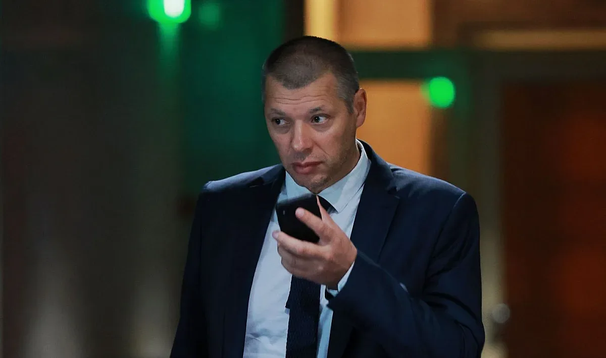 Зам.-шефът на КОНПИ подал оставка, парламентът я обсъжда