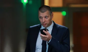 Зам.-шефът на КОНПИ подал оставка, парламентът я обсъжда