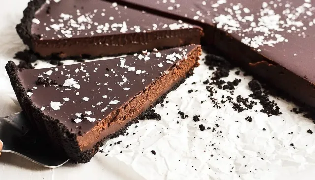 Прекрасен шоколадов трюфелов пай за Св. Валентин. Вижте рецептата