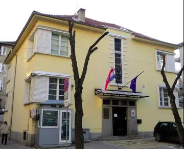 Прокоба руши две именити къщи. Големият скандал