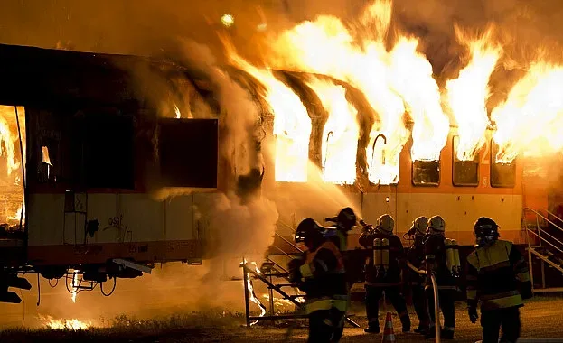 Инфарктна ситуация в Русе! Пламна влак