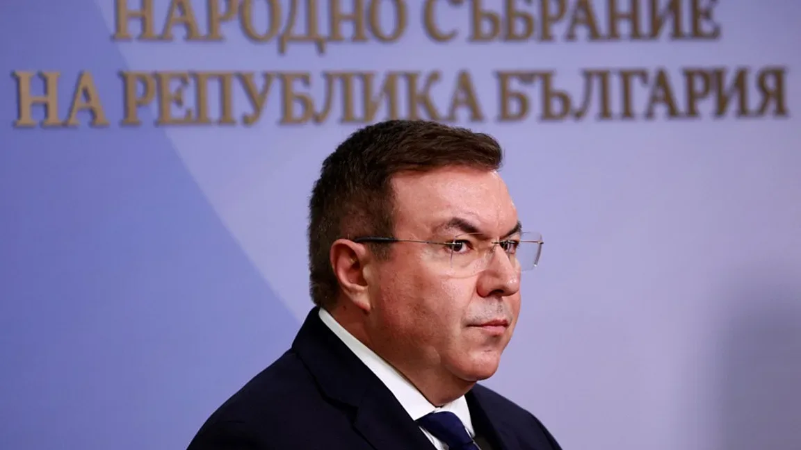 Костадин Ангелов: Виждаме сериозни знаци и намигания в много посоки