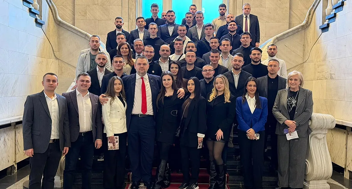 Пеевски се срещна с младежи от София