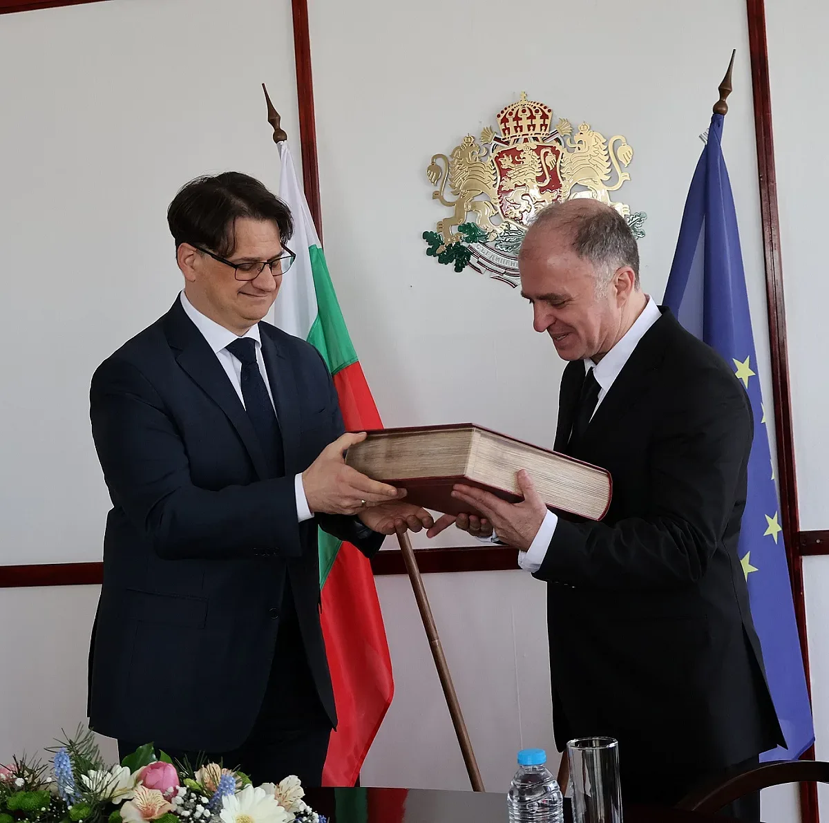 Маестро Найден Тодоров прие отново поста от Мариан Бачев заедно с Манасиевата хроника