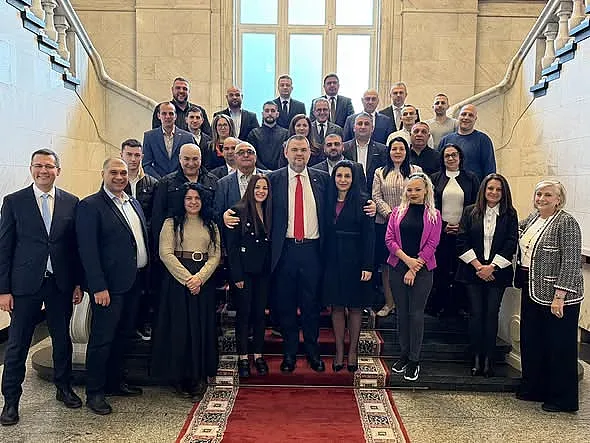 Пеевски показа на младежи от Монтана Музея на сглобката