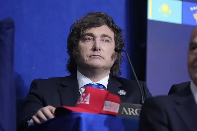 Президентът на Аржентина пее хит на Елвис на Съвета за мир (ВИДЕО)