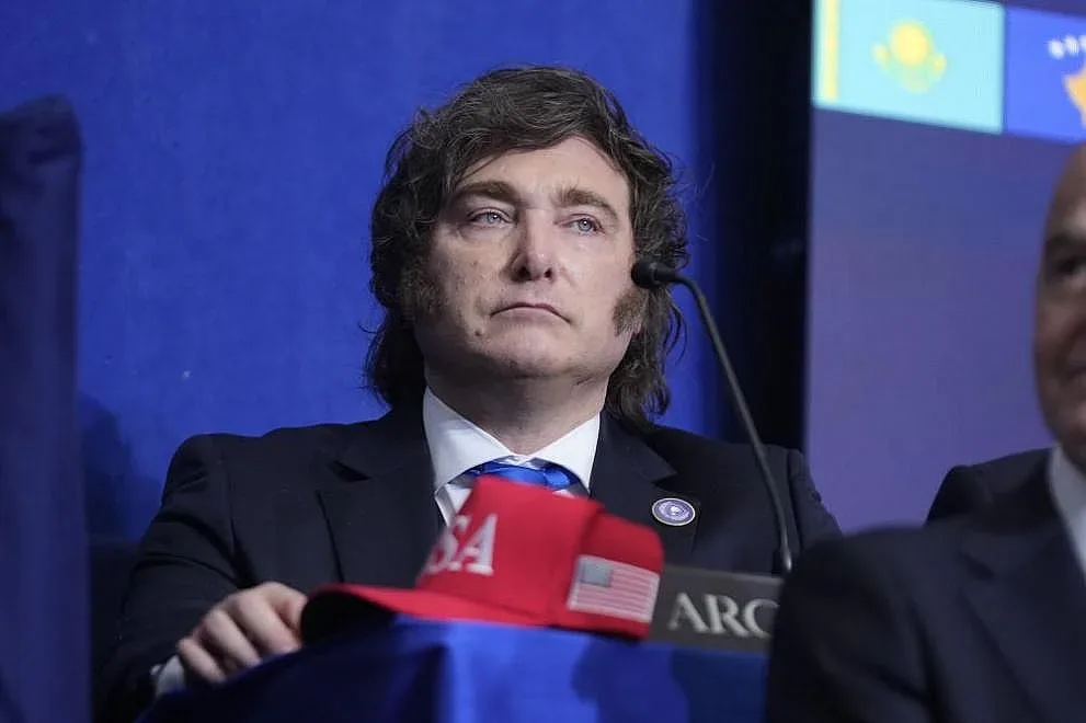 Президентът на Аржентина пее хит на Елвис на Съвета за мир (ВИДЕО)