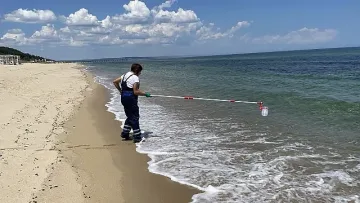 Хората настръхнаха! Чиста ли е морската вода