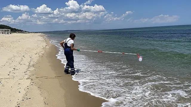 Хората настръхнаха! Чиста ли е морската вода