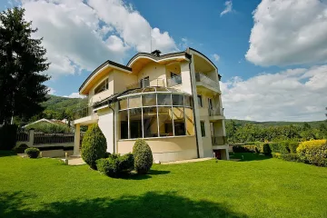 Имотен вулкан до София. Старо село стана дом на най-богатите