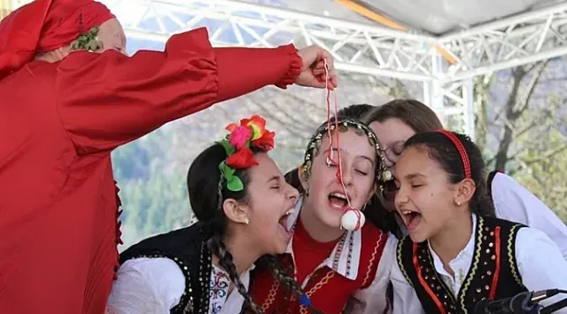 Сирни Заговезни. Огънят пречиства, прошката лекува! Най-строгите забрани