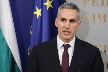 Сглобка без доверие! Проф. Дуранкев с остър удар по кабинета