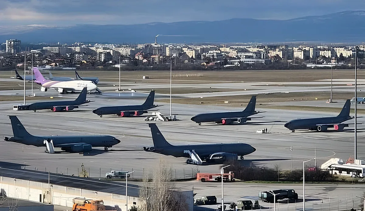 Остра атака от Възраждане срещу правителството за военните самолети