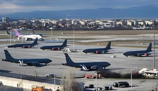 Остра атака от Възраждане срещу правителството за военните самолети