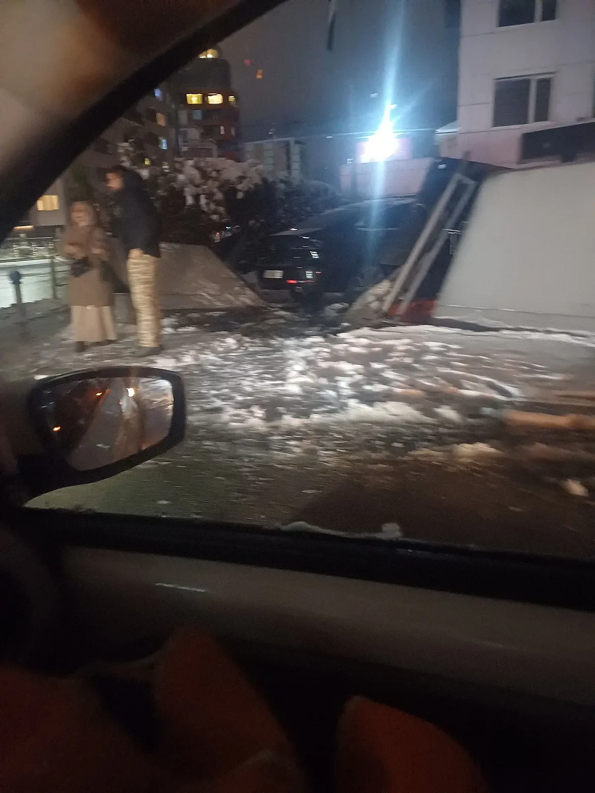 Кола нахлу в посолството на ОАЕ в София