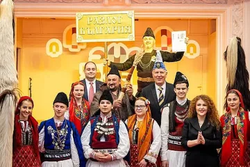 Златна маска грейна в Разлог. Уникална награда