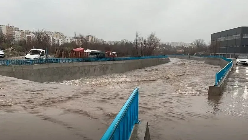 В наш град е страшно! Реките преляха