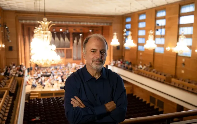 Министър Найден Тодоров запретна ръкави: започна с театрите и културните институти