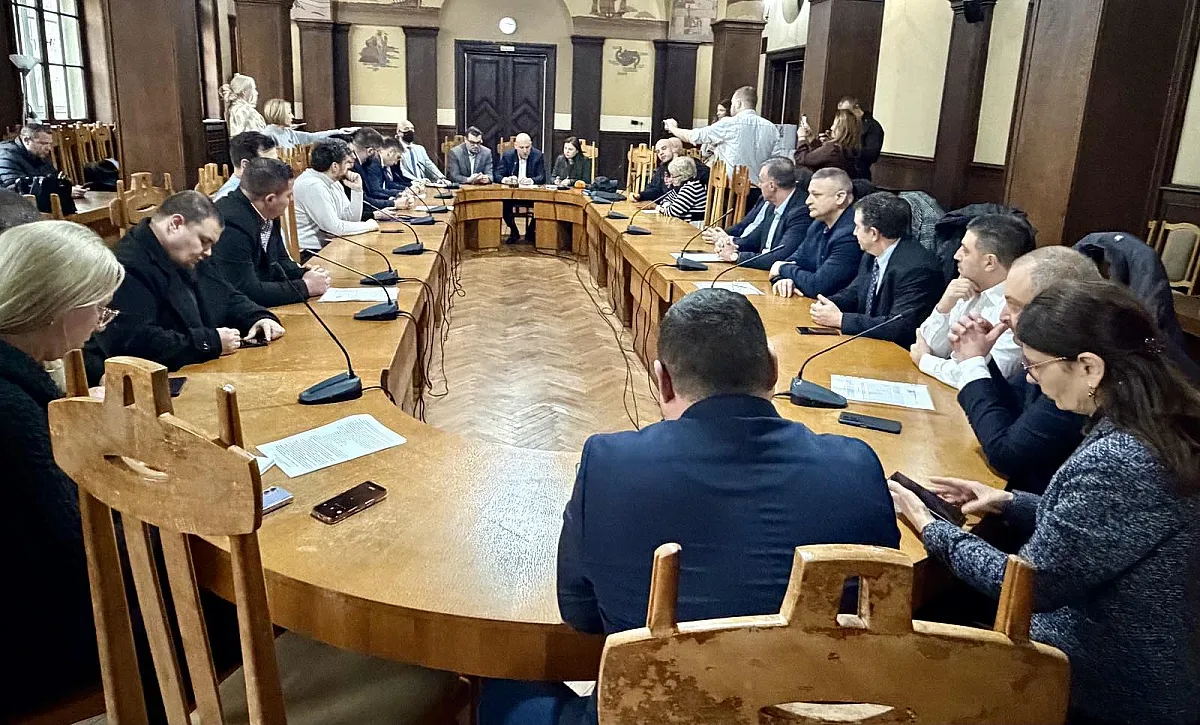 След дискусия не бе постигнато съгласие относно избора на председател и секретар на РИК в Бургас