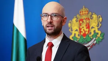 Финансовият министър запретна ръкави! Вдига заплати, прави нов бюджет