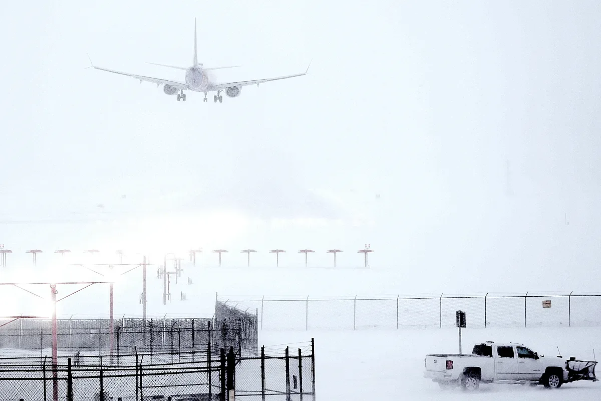 Рекорден сняг! Отмениха 8000 полета в САЩ